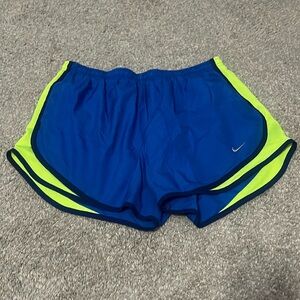 Nike dry fit shorts size large